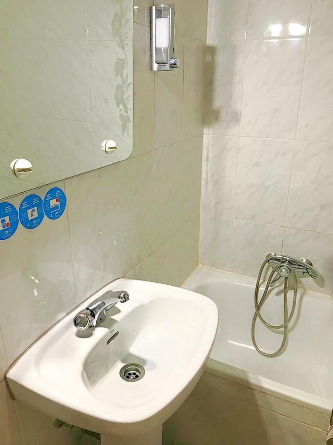 Hostal Los Arcos Madrid Exterior photo