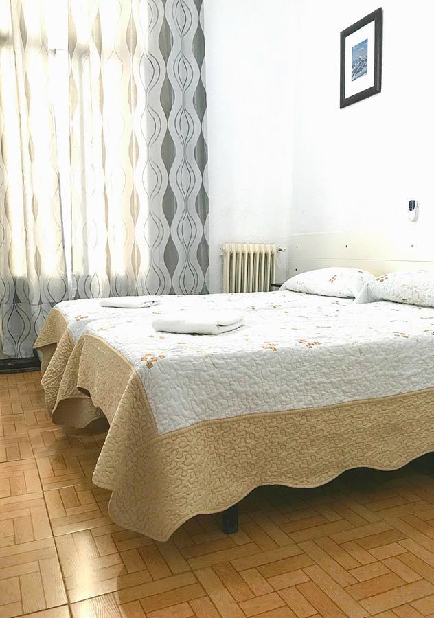 Hostal Los Arcos Madrid Exterior photo