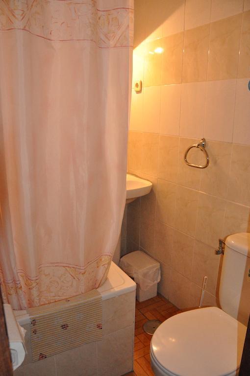 Hostal Los Arcos Madrid Room photo